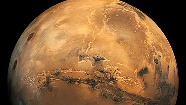 Mars bu gece Dünya'ya en yakın konuma geliyor