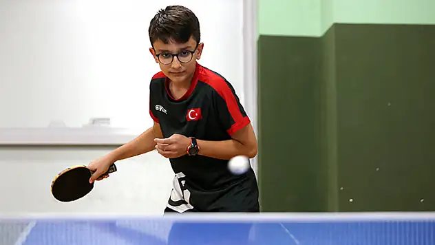 Masa tenisinde Avrupa'nın en yetenekli sporcuları listesine giren Ali Enes'in hedefi büyük
