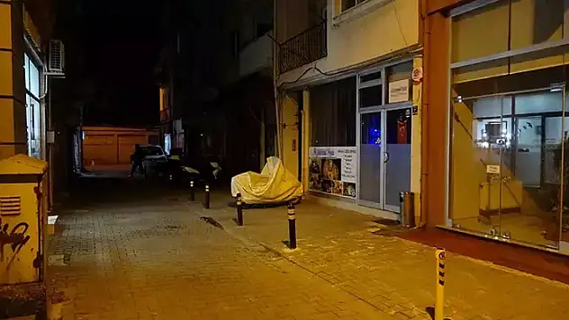 Masaj salonunda çalışan kadının yüzüne kezzap atıp kaçtı
