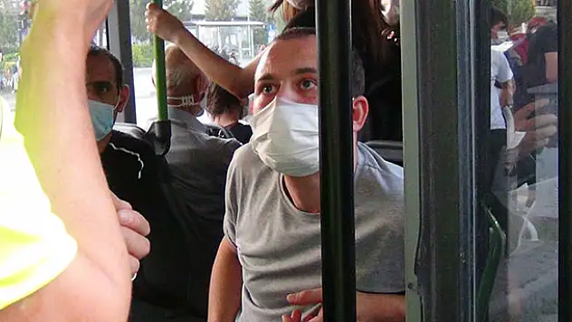 Maske takmayan yolcuya öyle bir şey yaptı ki...