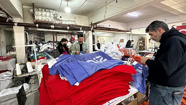 Matbaa ve bayrak üreticilerinde seçim yoğunluğu
