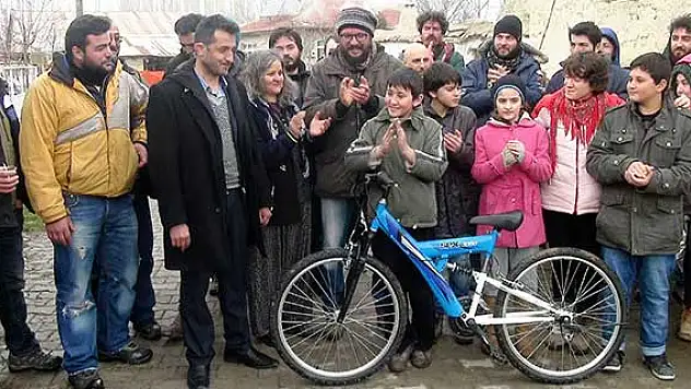 Mavi Bisiklet'in başrol oyuncusuna mavi bisiklet