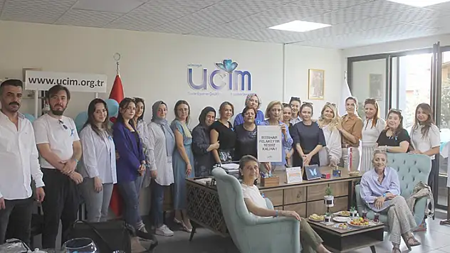 Mavi Kurdele Farkındalık Etkinliği ile çocuk istismarına dikkat çekildi