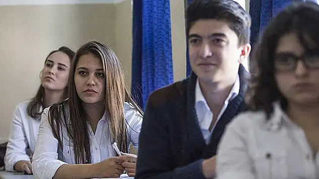 MEB'den devamsızlıktan kalan lise son öğrencilerine 'mezuniyet' müjdesi