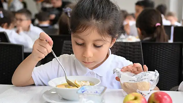 MEB'den yeni uygulama: Kantinlerde 'çorba ve meyve günü' etkinliği
