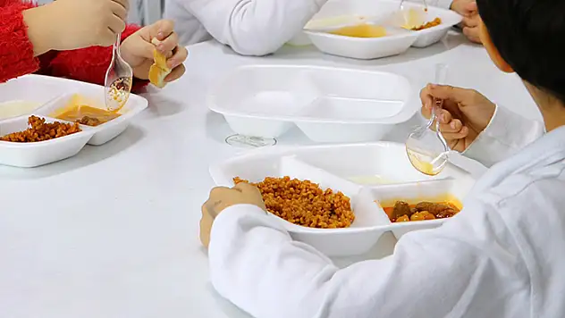 MEB, okul öncesinde haftada 5 gün 'ücretsiz yemek' uygulamasına 6 Şubat'ta başlıyor
