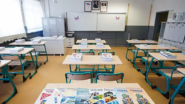 MEB onaylı ücretsiz kitapları okutmayan özel okullara inceleme başlatılacak
