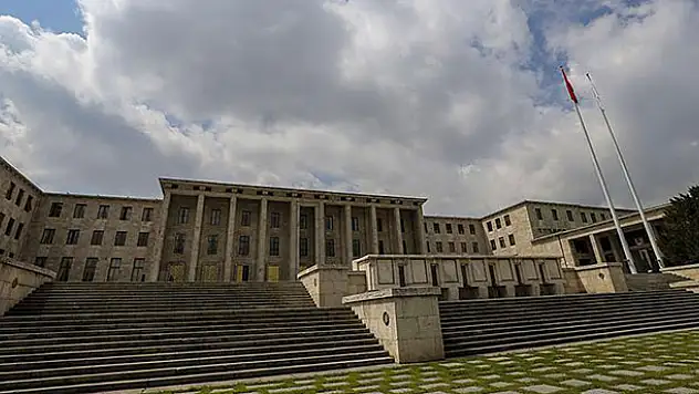 Meclis 151 bin 454 kişiyi ağırladı