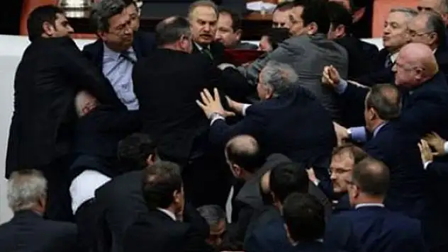 Meclis Genel Kurulu'nda yine kavga çıktı