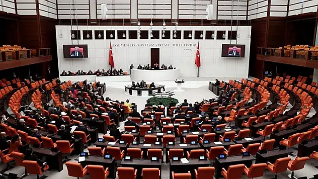 Meclis tatile girdi! Sözleşmeliye kadro ve EYT bu ay yasalaşmayacak

