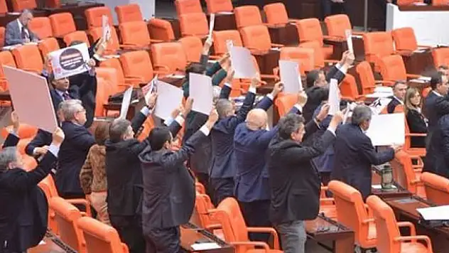 Meclis'te ceza dönemi başladı: Artık vekiller...