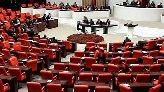 Meclis'te yine kavga!