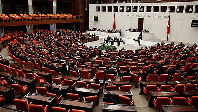 Meclis yeni askerlik sistemi için mesai yapacak