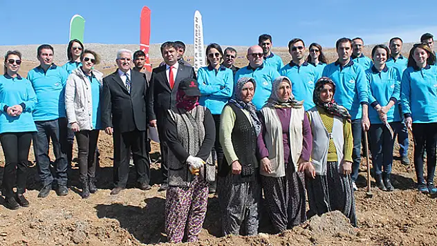 MEDAŞ personelinden ağaçlandırmaya destek
