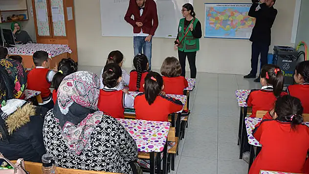 Medeniyet Okulu Tiyatrosu 31 ilçede öğrencilerle buluşuyor