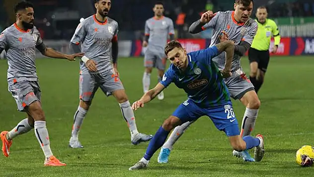 Medipol Başakşehir, Çaykur Rizespor'u yenerek liderliğe yükseldi