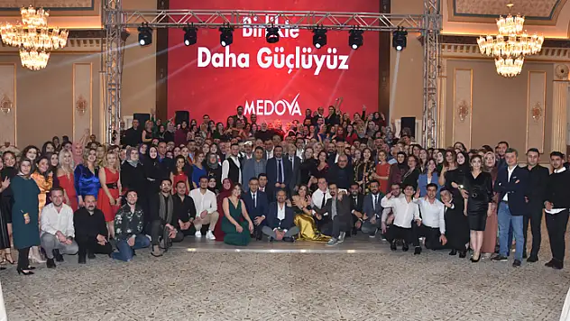 Medova'dan anlamlı gece