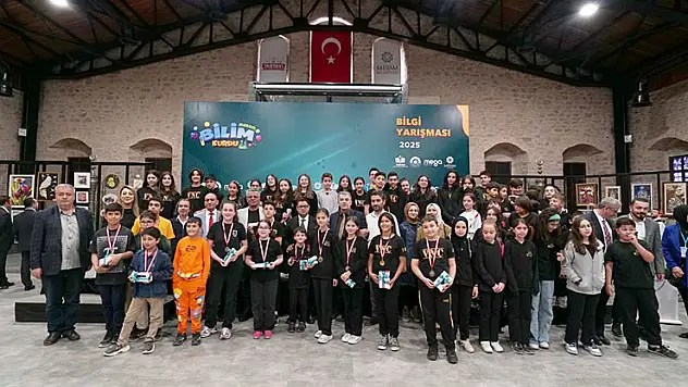 Mega Bilim Kurdu Dergisi Bilgi Yarışmasının finali nefes kesti