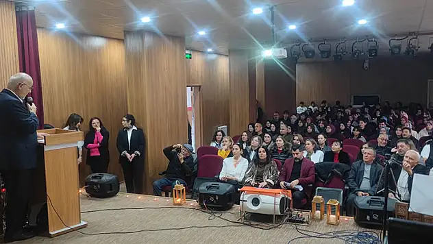 Mehmet Akif İnan Anadolu Lisesi'nde şiir şöleni