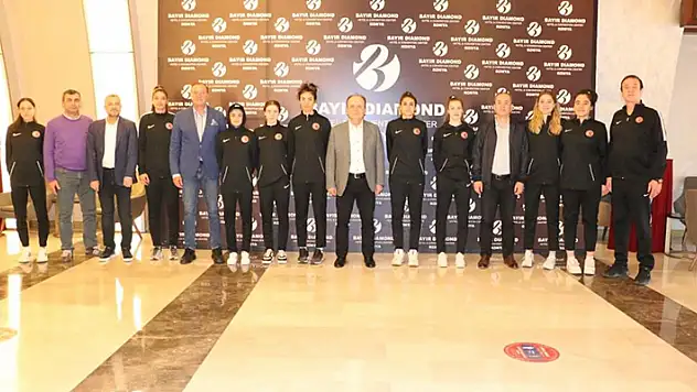 Mehmet Baykan'dan Avrupa Şampiyonası'na hazırlanan milli tekvandoculara ziyaret
