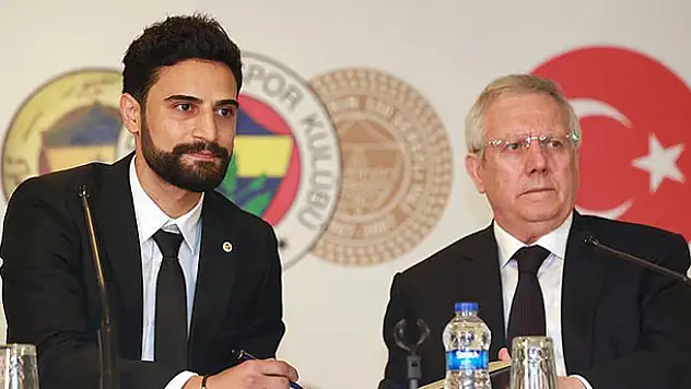 Mehmet Ekici resmen Fenerbahçe'de