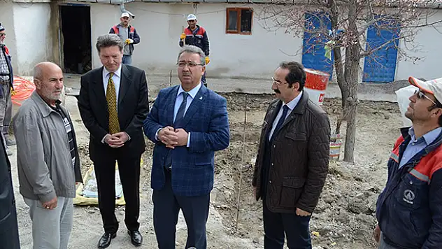 Mehmet Hançerli evi yanan ailenin yanında