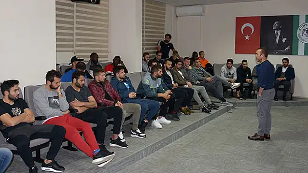 Mehmet Özdilek futbolcularla vedalaştı
