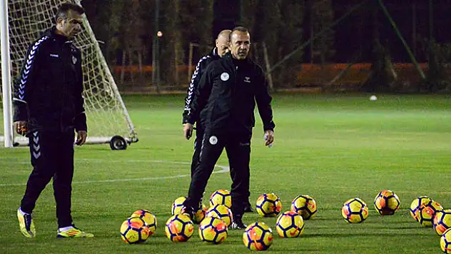 Mehmet Özdilek, Konyaspor ile ilk çalışmasını yaptı!
