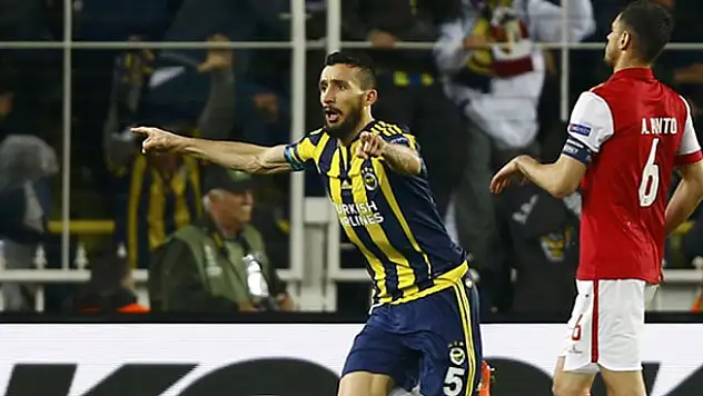 Mehmet Topal Fenerbahçe'de kalıyor