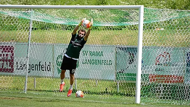 Mehmet Uslu kalede şov yaptı