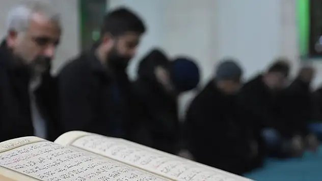 Mehmetçik için camilerde 'zafer' duası okundu