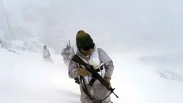 Mehmetçik'in vatan nöbeti soğuk dinlemiyor