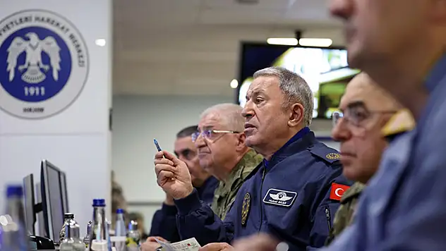 Mehmetçik, Irak'ın kuzeyindeki terör yuvalarına yönelik Pençe Kilit Operasyonu başlattı
