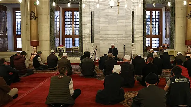 Mehmetçik ve Filistin için sabah namazında dua edildi
