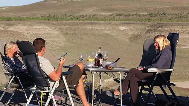 Meke Gölü havaların ısınmasıyla yabancı turistlerin uğrak yeri oluyor
