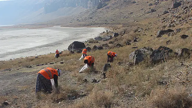 Meke Gölü'nde çevre temizliği