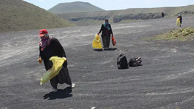 Meke Gölü'nde çevre temizliği yapıldı