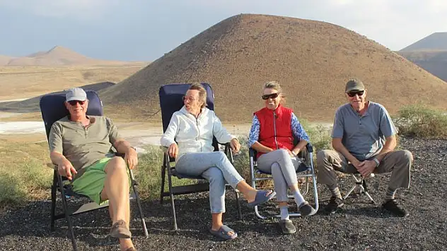 Meke Gölü sonbaharda da yabancı turistlerin ilgi odağı oldu