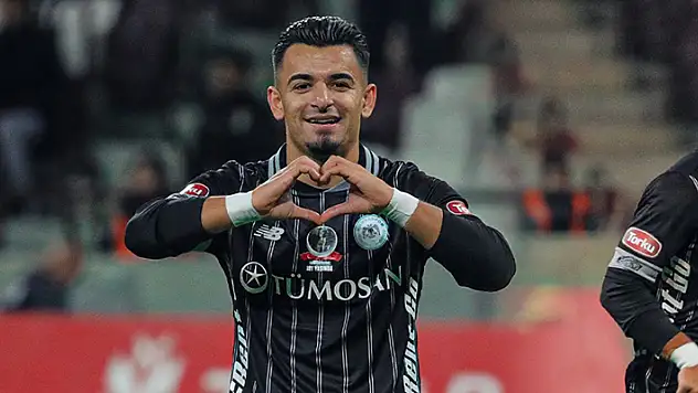 Melih Bostan golle tanıştı
