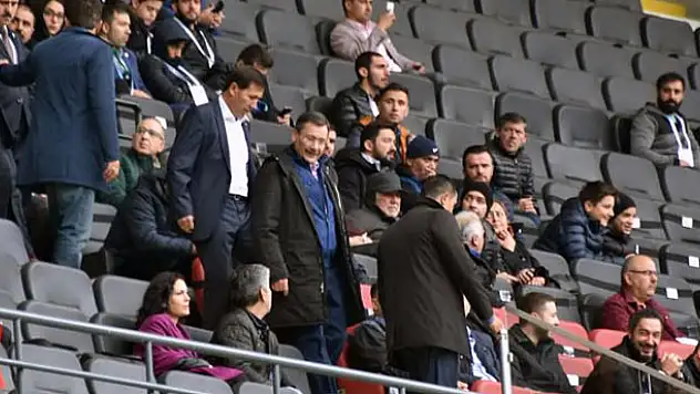 Melih Gökçek Konyaspor Osmanlıspor maçında görüntülendi