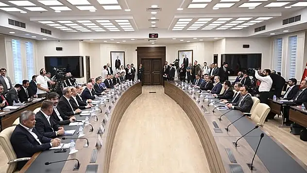 Memurlar ve memur emeklileri için zam teklifi bugün açıklanacak! Devlet ne veriyor, sendika ne istiyor?
