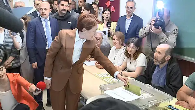 Meral Akşener oyunu kullandı

