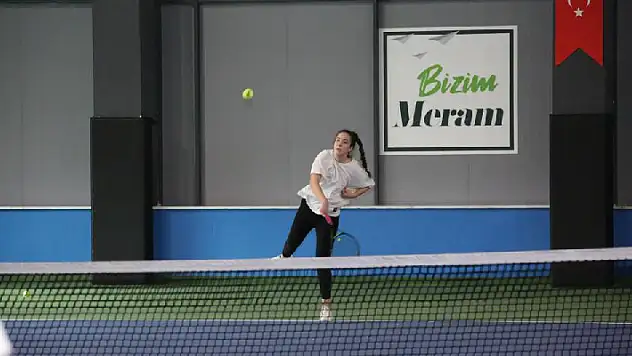 Meram 3. Kort Tenis Turnuvası birbirinden heyecanlı karşılaşmalara sahne oluyor
