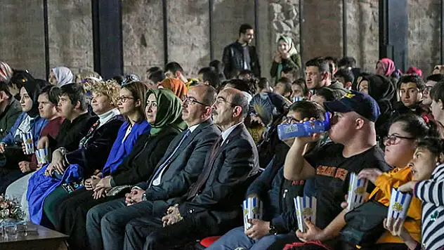 Meram Belediyesi özel çocuklara sinema sevinci yaşattı
