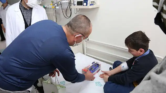 Meram Belediyesi şivlilikte hastanede yatan çocukları unutmadı
