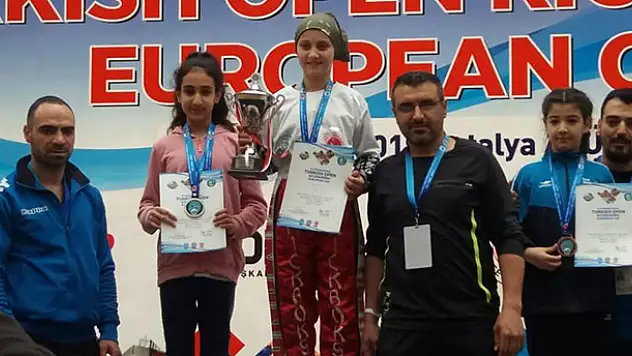 Meram Belediyesi sporcuları uluslararası turnuvadan 5 madalya ile döndü