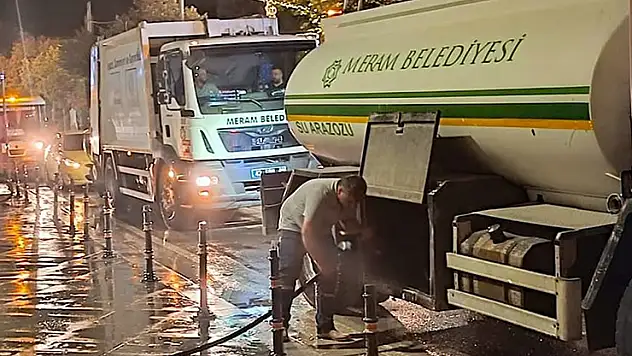 Meram Belediyesinden gece mesaisi