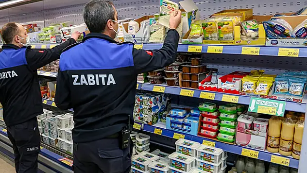 Meram Belediyesine bağlı zabıta ekipleri marketlerde fiyat denetimi yaptı