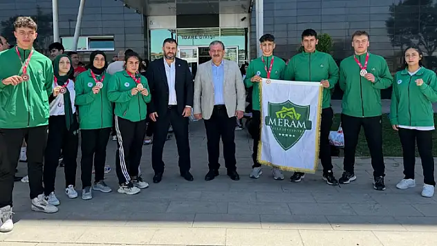 Meram Belediyespor Kulübü Kick Boksçuları madalya olup yağdı 