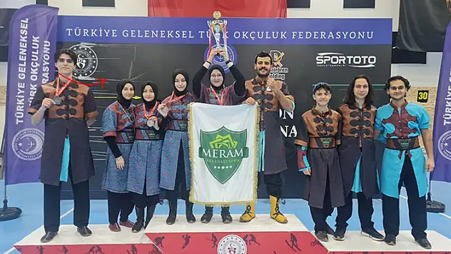 Meram Belediyespor Okçuluk Turnuvası'nda Türkiye rekoru kırdı
